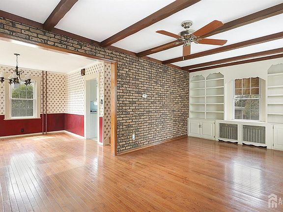 4th image of 215 Fairfield Ave