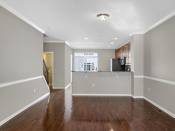 2nd image of 226 Yale Blvd