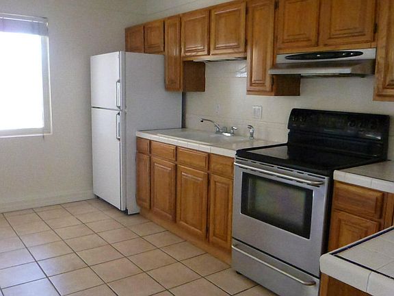 2nd image of 2737 Dakota St NE