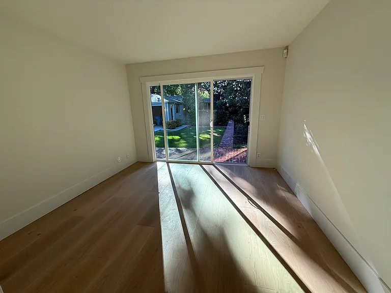 360 Stanford Ave — Photo 10