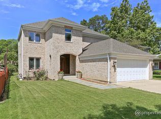 946 S Kirk Ave, Elmhurst, IL 60126