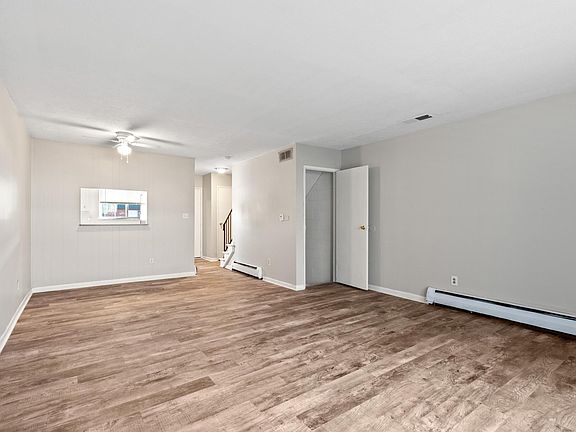 3rd image of 2373 Belcher Dr