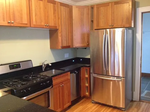2 bed, 1200 sqft, $1,800 — Photo 3