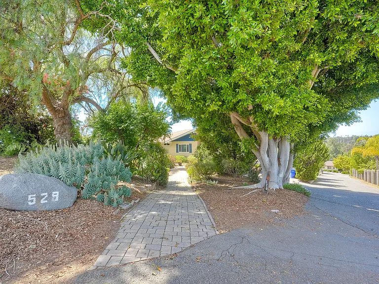 529 Vale View Dr — Photo 5