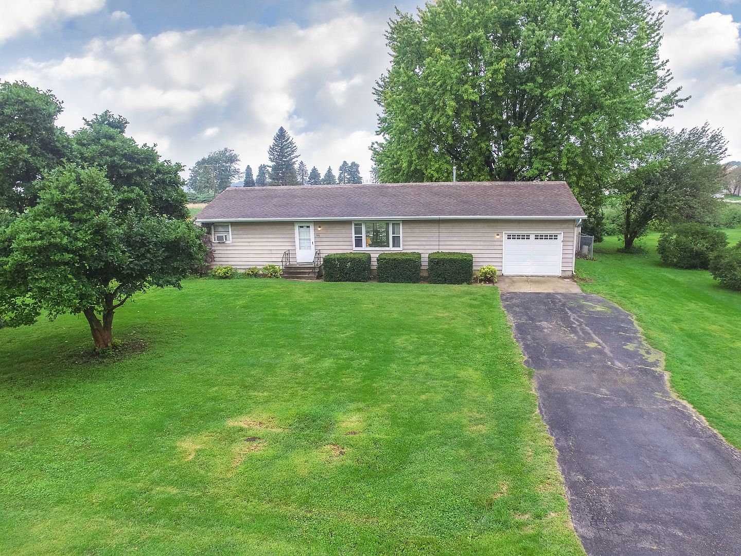 504 S 6th St, Kirkland, IL 60146 Zillow