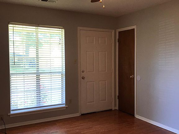 2nd image of 3290 Laurel Dr