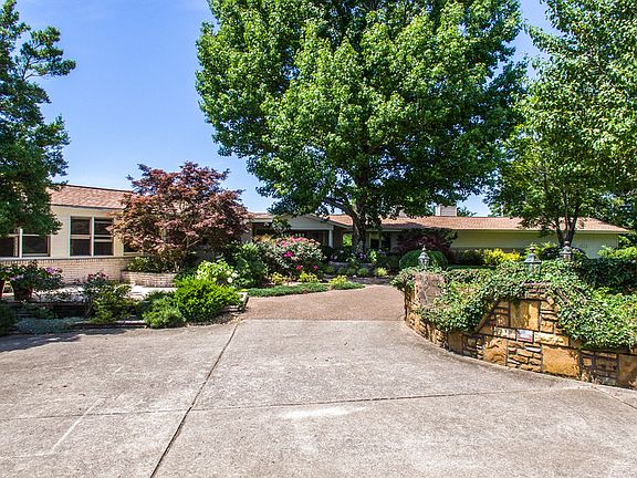 4th image of 1100 Haywood Hills Ln