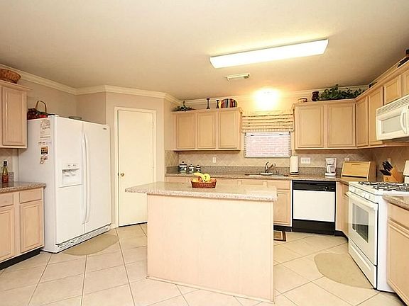 5th image of 2527 Johnsbury Dr