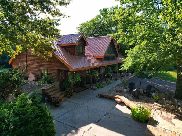 212 Columbia St, Oskaloosa, KS 66066