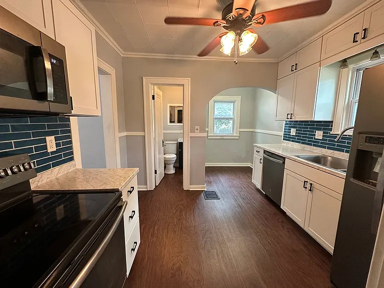 2132 Kalamazoo Ave SE — Photo 2