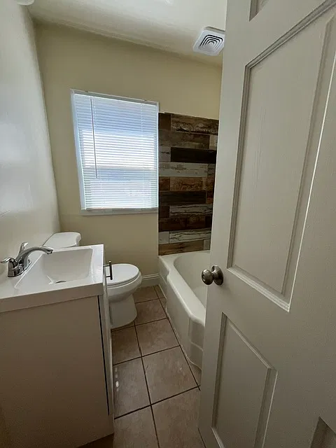 1 bed, 640 sqft, $2,300 — Photo 3