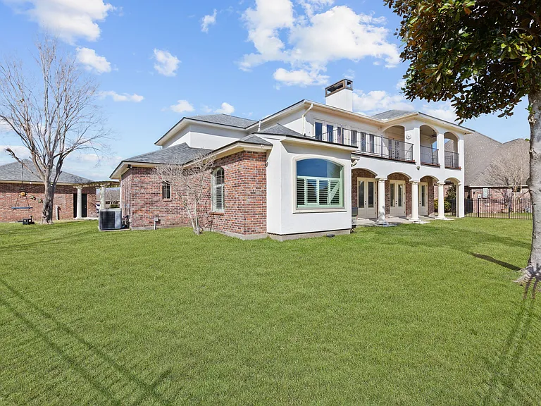 105 Woodbine Dr — Photo 4