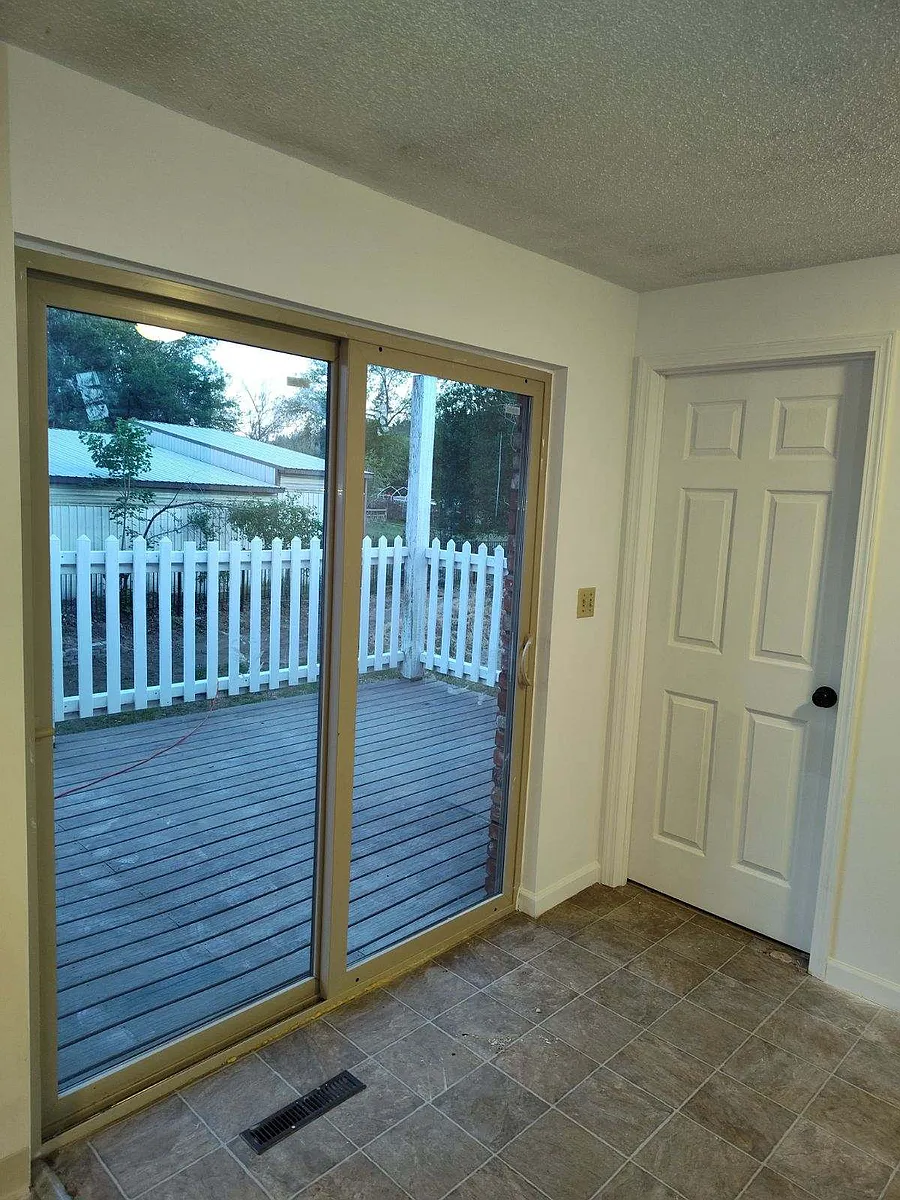 Building Photo - 413 W Holland Ave #1