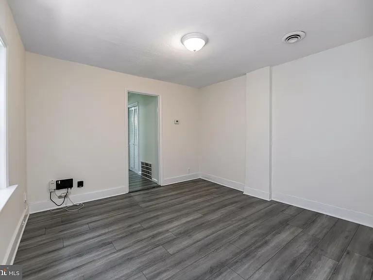 319 Wolfe St #1/2 — Photo 8