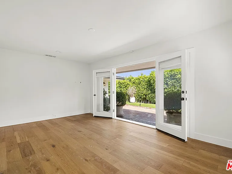 9881 Beverly Grove Dr — Photo 17