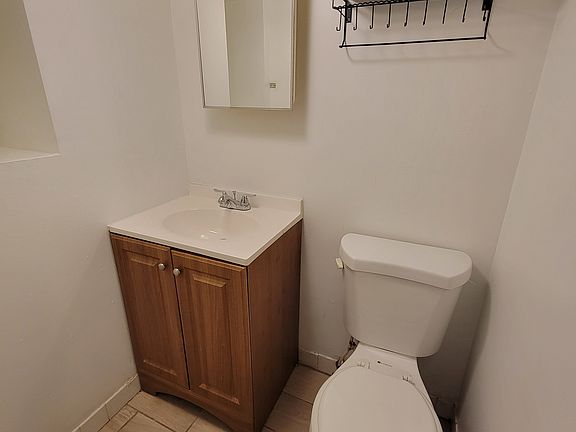 5th image of 1915 Green St APT 1E