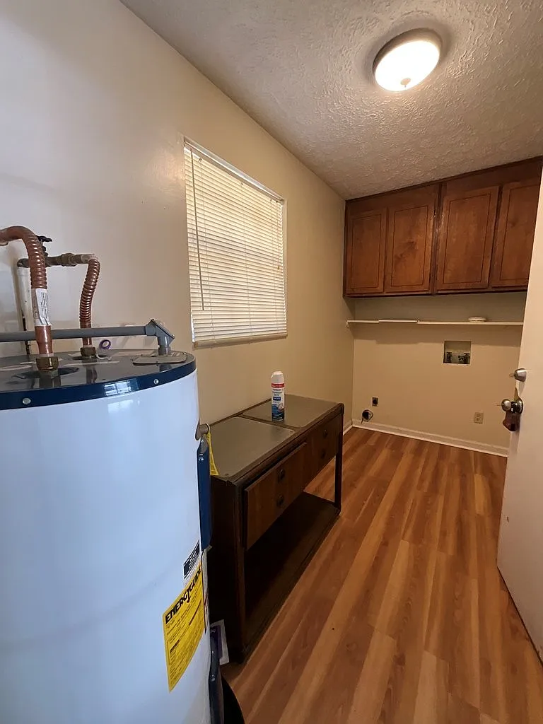 3 bed, 2.0 bath, 1685 sqft, $1,800 — Photo 3