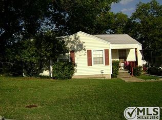 1512 Glenwick Dr, River Oaks, TX 76114