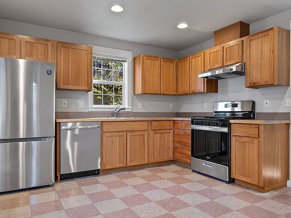 3rd image of 118 SE Roosevelt Ave