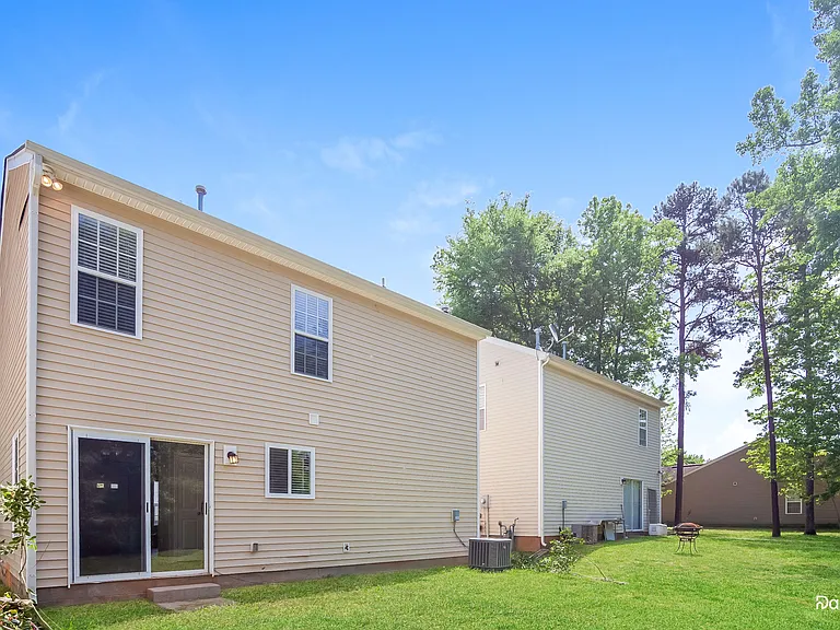 10409 Hugue Way — Photo 15