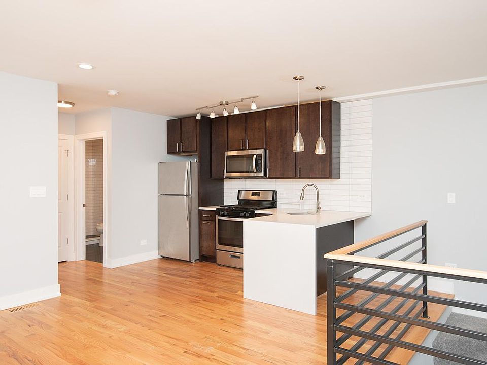 1st image of 1701 W Cullerton St House 1