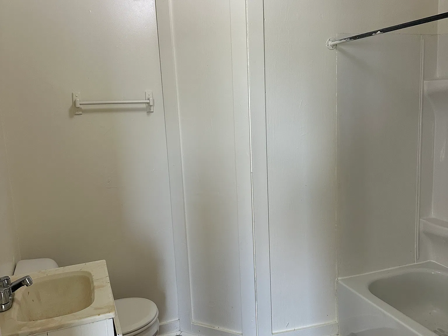 3 bed, 1300 sqft, $1,100 — Photo 3