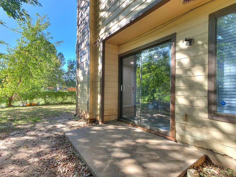 1113 W Fulton St — Photo 30