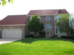 232 Goldenwood Ct, Aurora, IL 60502