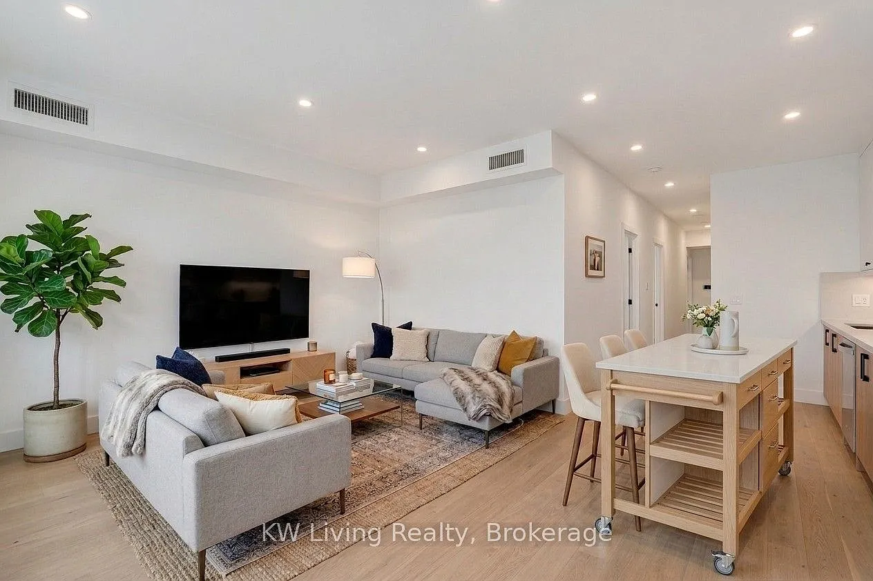 3 bed, $3,000 — Photo 1