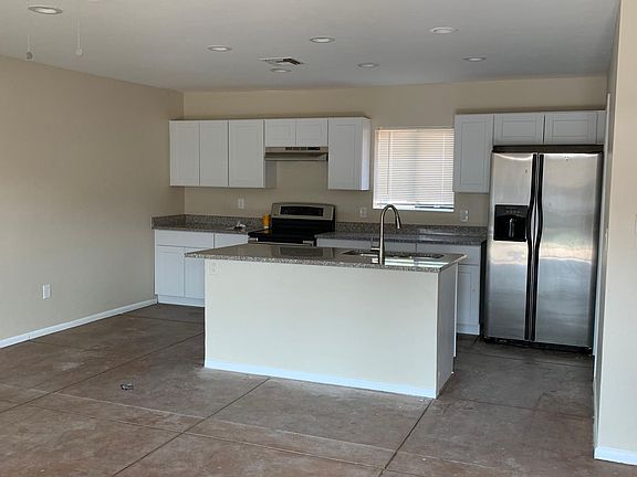 2nd image of 320 E Blacklidge Dr #1