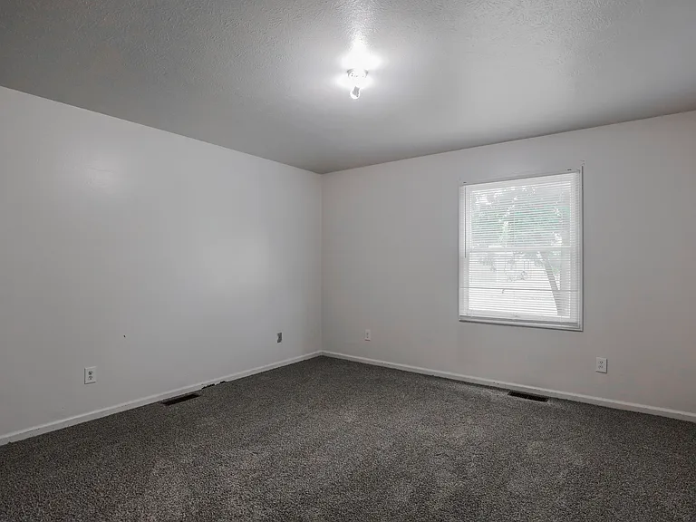 Tippecanoe Drive Apartments — Photo 13