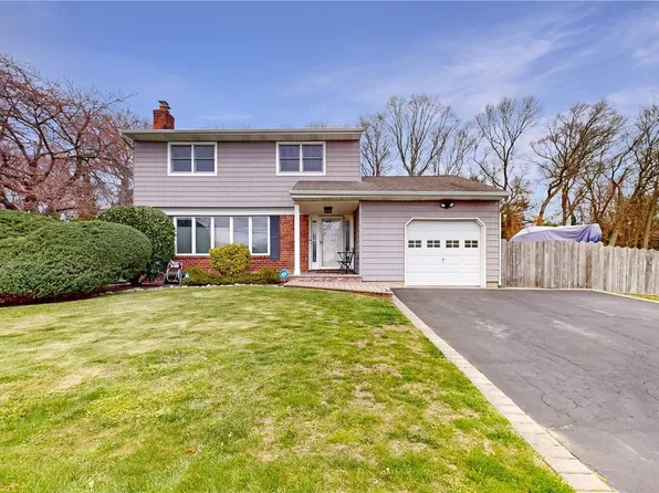 7 Joyce Drive, Hauppauge, NY 11788