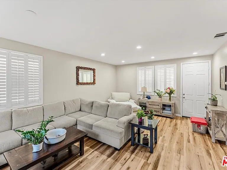 3653 W Medici Ln — Photo 8