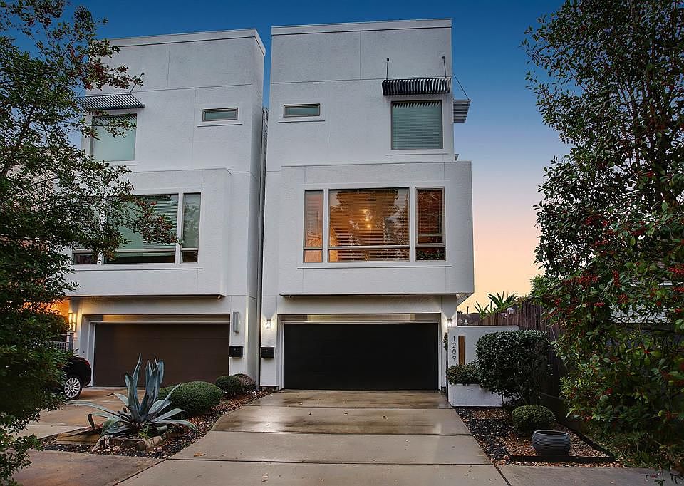 1st image of 1209 Hyde Park Blvd