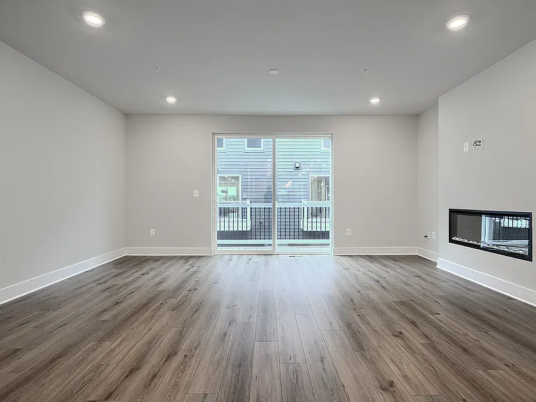 109 Glass Ln — Photo 9