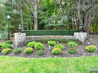 2703 Hemingway Ln, Mahwah, NJ 07430