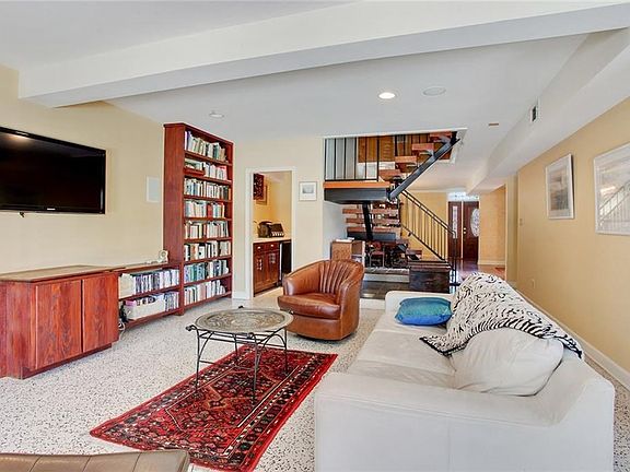3rd image of 358 W Kenilworth St