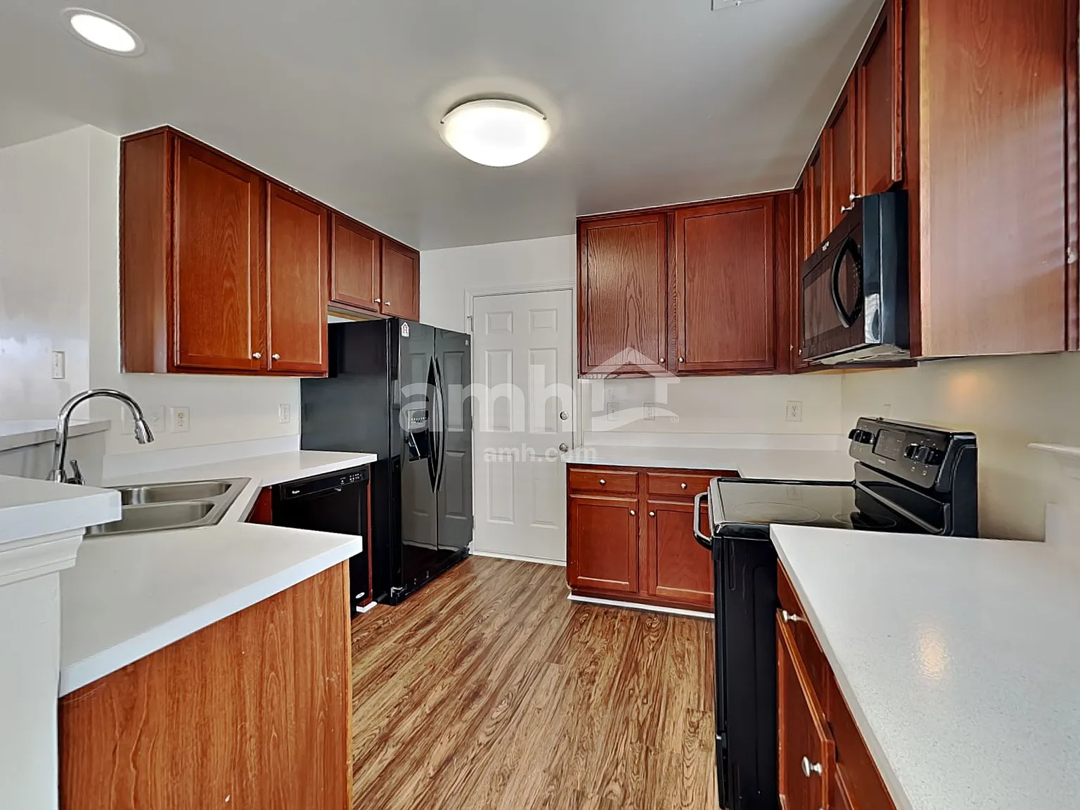 4 bed, 2.5 bath, 1576 sqft, $2,025 — Photo 3