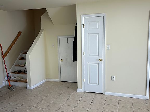 3rd image of 1070 Lafayette St Floor 1