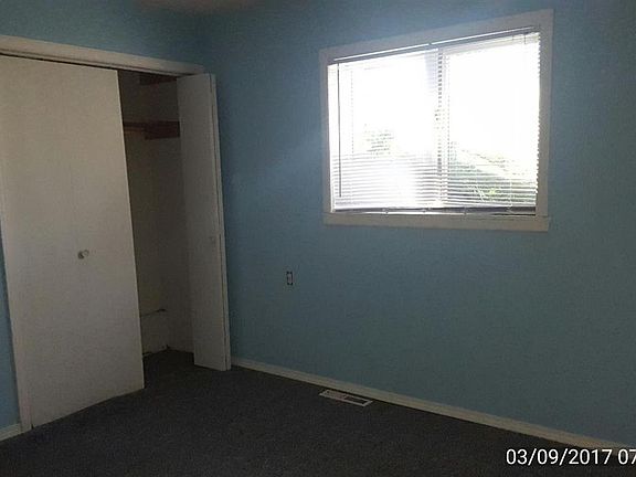 5th image of 840 W 56th Pl