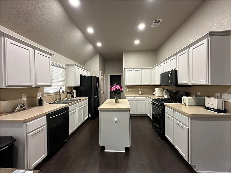 21641 Forest Colony Dr — Photo 3