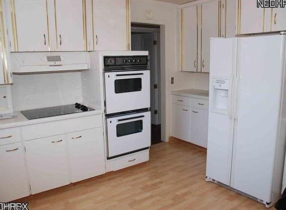 3rd image of 18975 Van Aken Blvd APT 508A