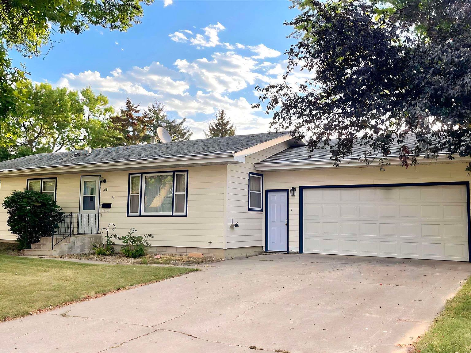 108 S 11th St, Beresford, SD 57004 MLS 22305812 Zillow