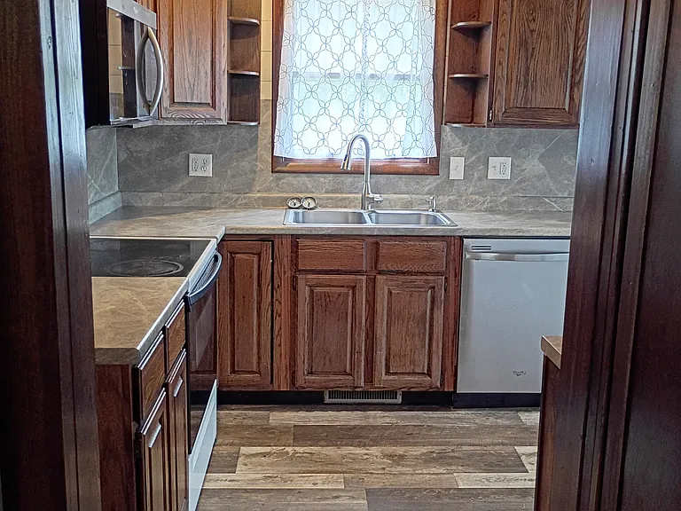 1219 E Market St — Photo 16