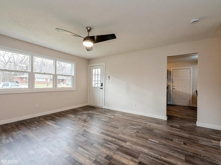 1116 Penny Ln — Photo 5