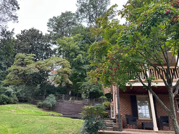 207 Carrsbrook Dr, Charlottesville, VA 22901