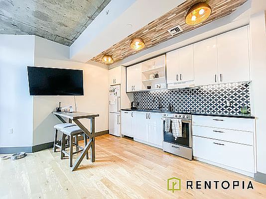 2nd image of 340 Evergreen Ave APT 528