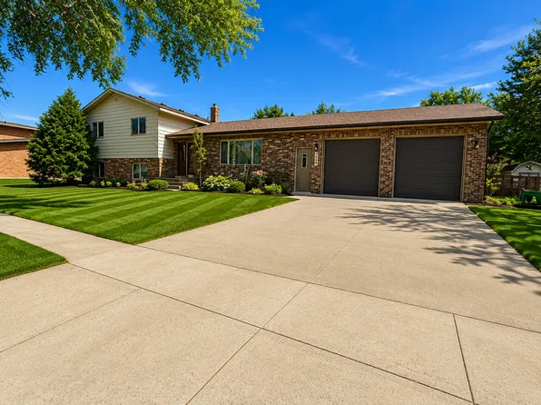 325 S Ash St, Crookston, MN 56716
