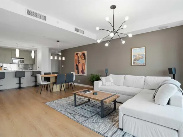 530 S 12th Ave SW #706, Calgary, AB T2R 0B1