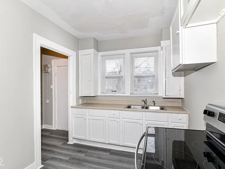 3043 Broadway St — Photo 24